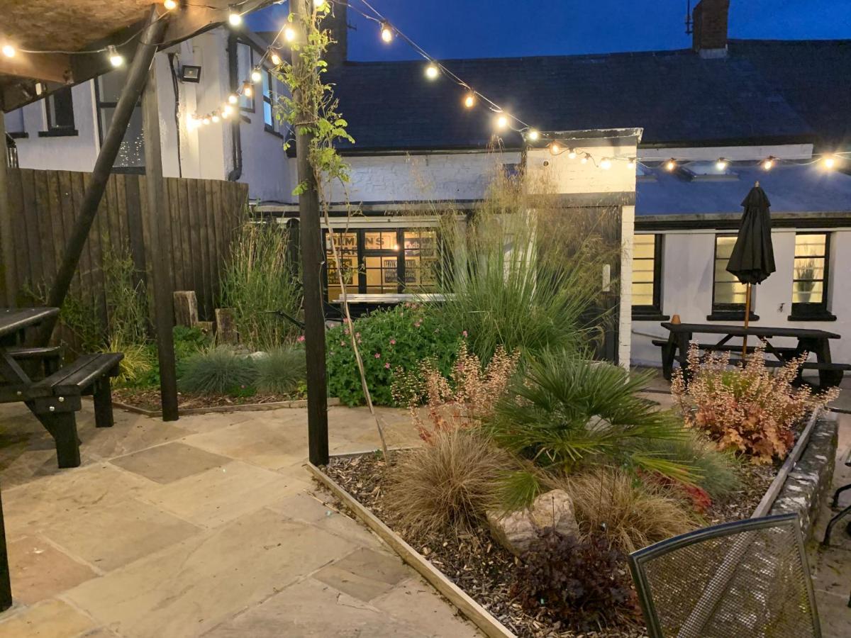 The White Hart Apartment Llantwit Major Bagian luar foto